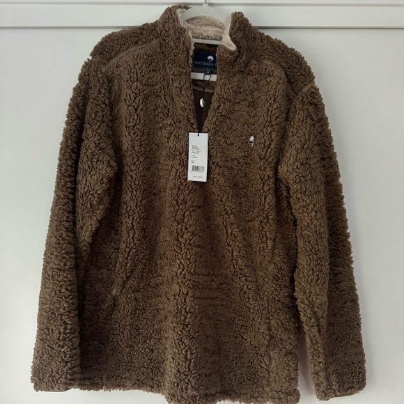 NWT Southern Shirt Company Sherpa Pullover with Pockets in Caribou - Picture 6 of 6
